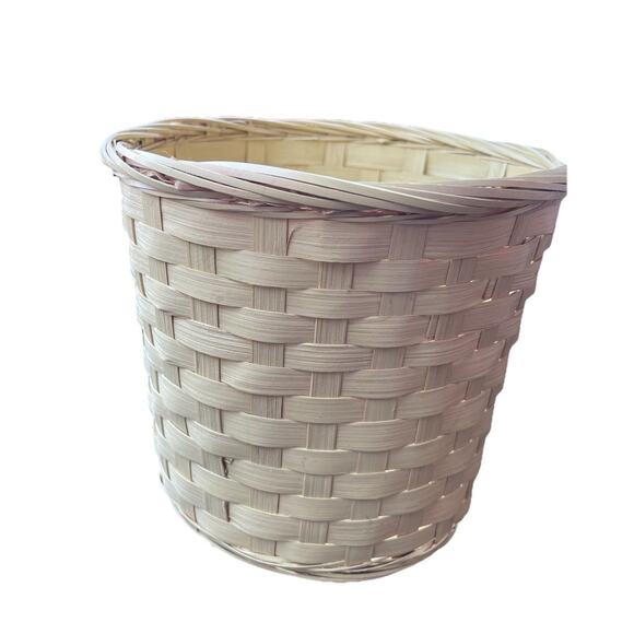 Small 7 Inch Wicker Round Basket Home Decor The John Henry Company - Picture 1 of 10